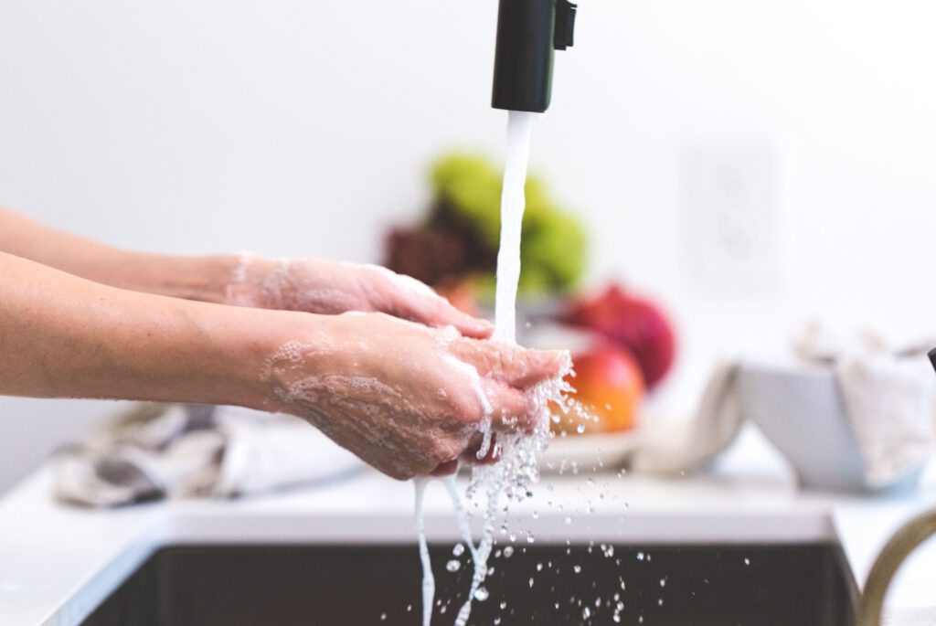 Handen wassen èn handen drogen!